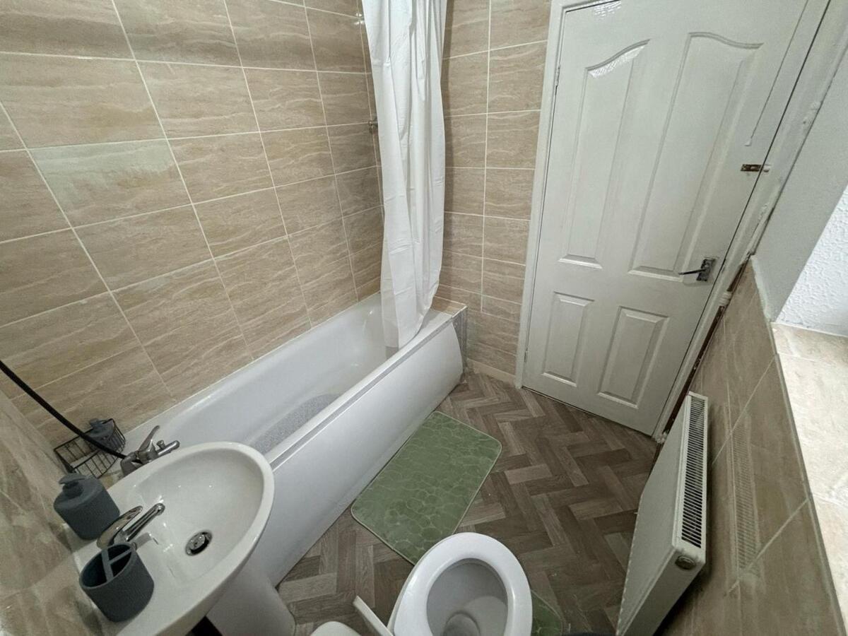 Villa Urban Retreat With Charming 2-bedroom House Ocated In The Heart Of Coventry