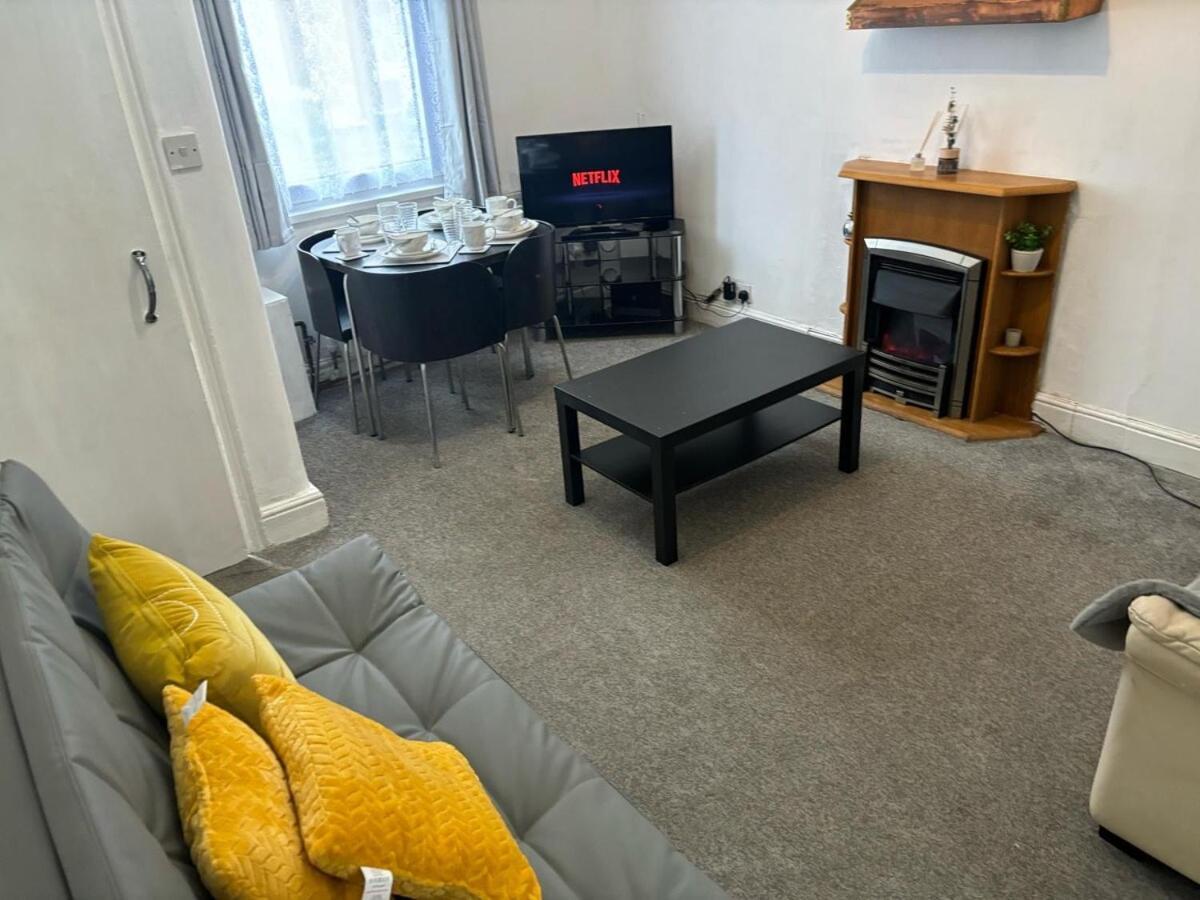 Villa Urban Retreat With Charming 2-bedroom House Ocated In The Heart Of Coventry