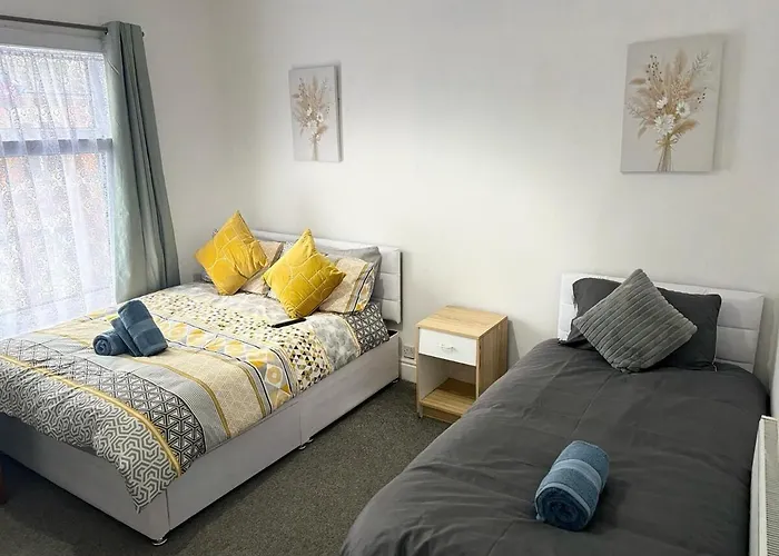 Urban Retreat With This Charming 2-Bedroom House Ocated In The Heart Of Central Coventry